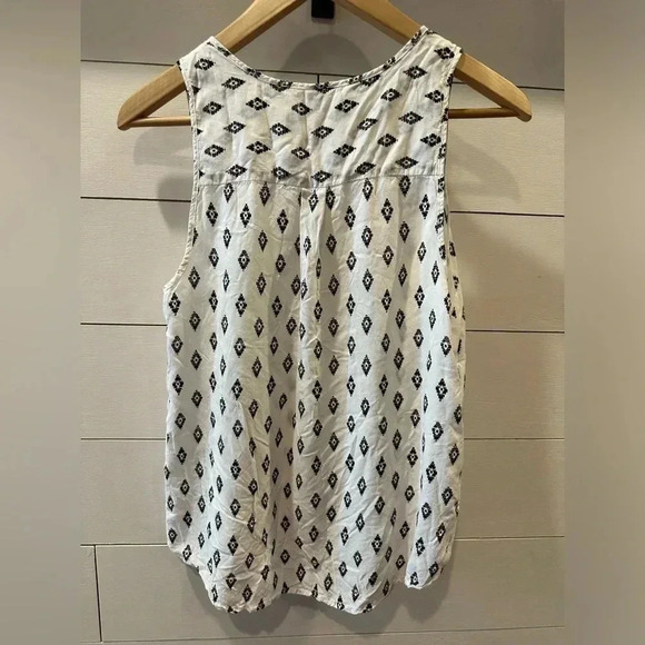 Aero White Tank- medium - Picture 5 of 5